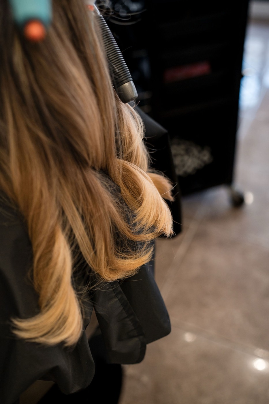 Finished blonde waves, soft and glossy